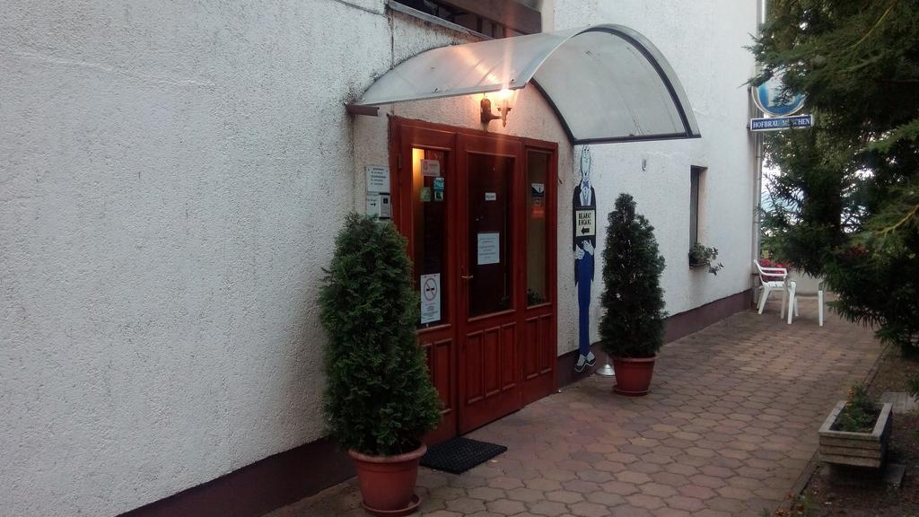 Monika Panzio Hotel Tata Exterior photo